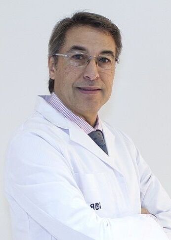 Doctor urologist Artur Lahera León